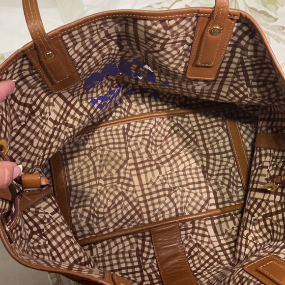 hand bag in great condition one small scratch. - Picture 6 of 7